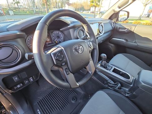 Used 2021 Toyota Tacoma TRD Off-Road image 12