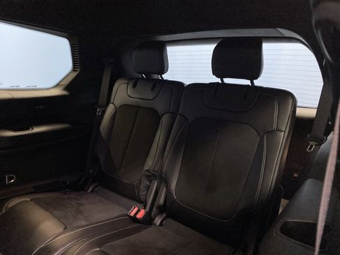 Used 2023 Jeep Grand Cherokee L Laredo image 23