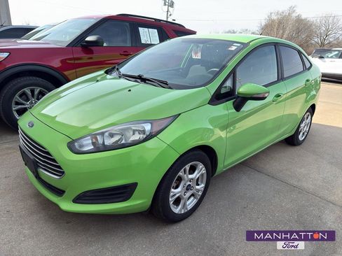 Used 2015 Ford Fiesta SE image 1