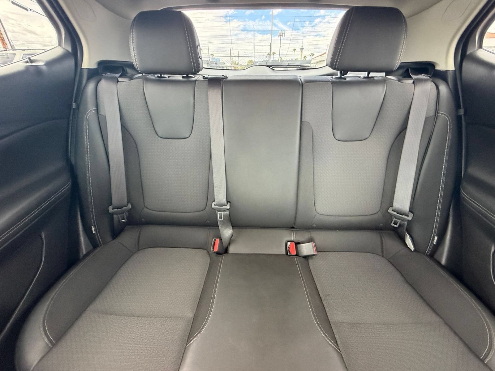 Used 2025 Buick Encore GX Preferred AWD/4WD image 36