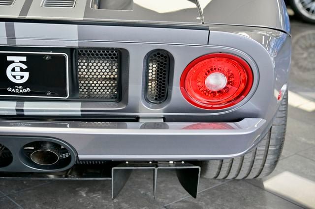 Used 2006 Ford GT RWD image 17