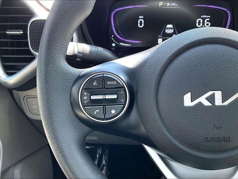 Used 2025 Kia Soul LX image 17