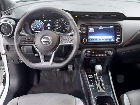 Used 2023 Nissan Kicks SR w/ SR Premium Package FWD image 14