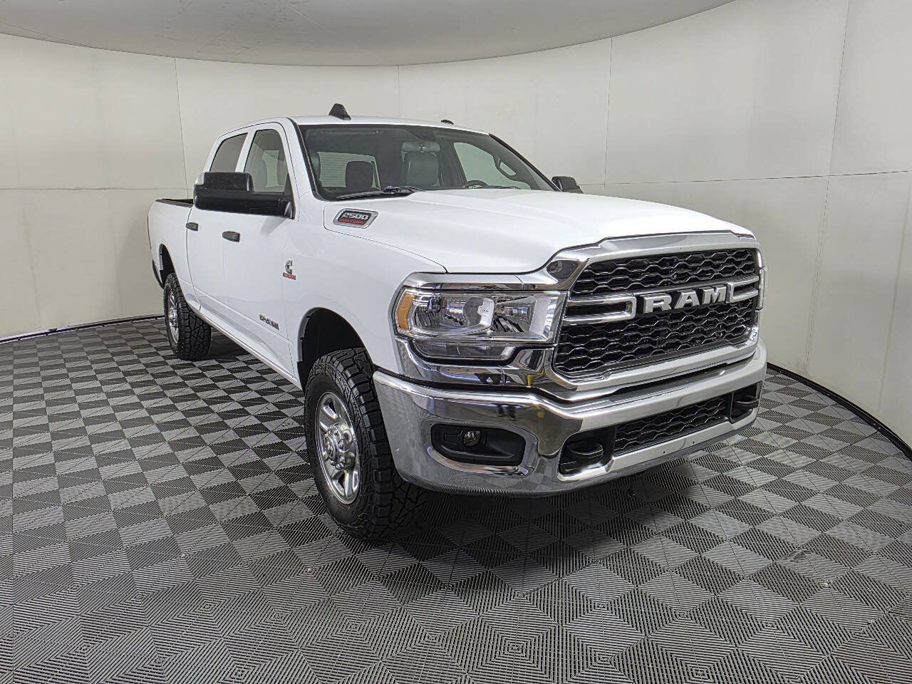 Used 2022 RAM 2500 Tradesman w/ Chrome Appearance Group AWD/4WD image 10
