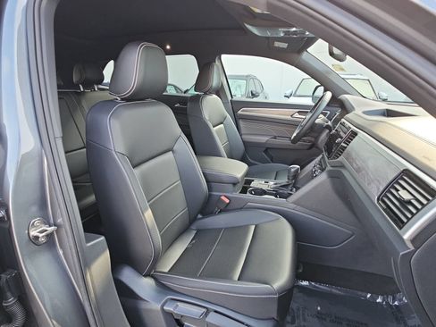 Used 2023 Volkswagen Atlas Cross Sport SE w/ Panoramic Sunroof Package FWD image 10