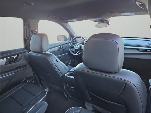 Used 2025 Buick Enclave Preferred image 18