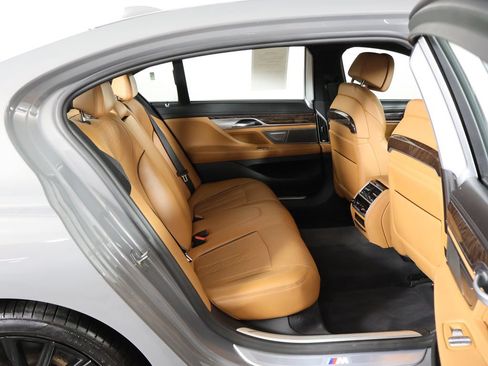 Used 2022 BMW 750i xDrive w/ Executive Package AWD/4WD image 37