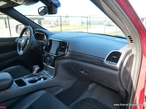 Used 2019 Jeep Grand Cherokee Altitude image 37