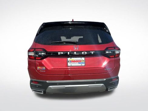 New 2026 Honda Pilot Touring image 4