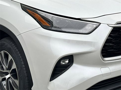 Certified 2022 Toyota Highlander XLE image 9