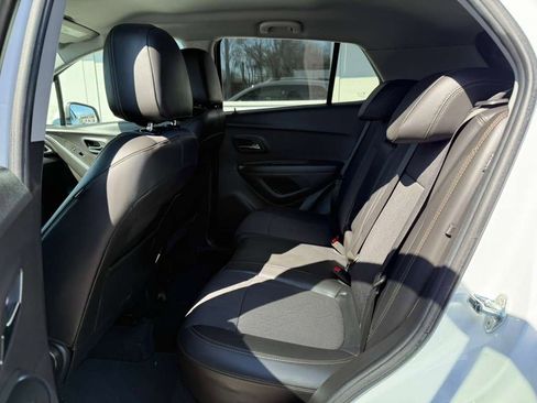 Used 2019 Chevrolet Trax LT w/ LT Convenience Package image 17