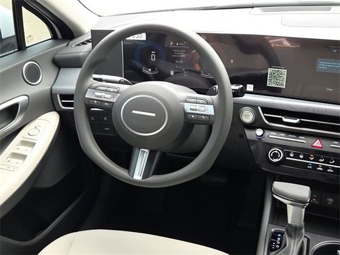 Certified 2025 Hyundai Sonata SE image 12