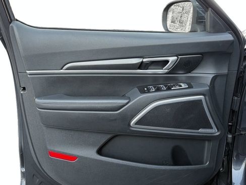 Used 2025 Kia Telluride S AWD/4WD image 14