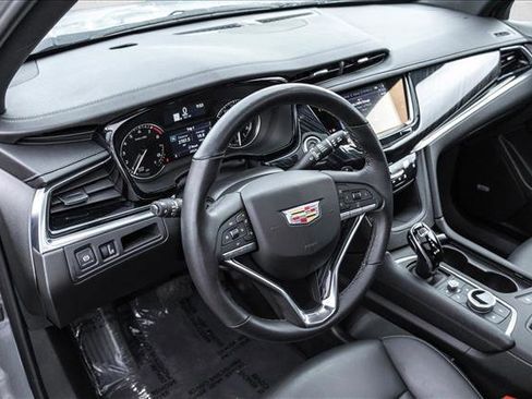 Used 2025 Cadillac XT6 Premium Luxury image 10
