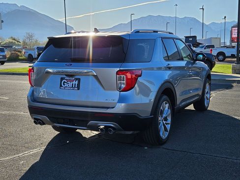 Used 2023 Ford Explorer Platinum w/ Technology Package AWD/4WD image 3