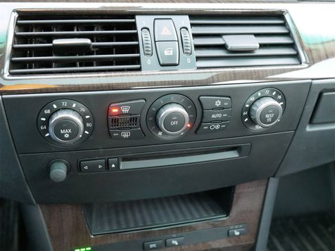 Used 2007 BMW 530xi Sedan image 23