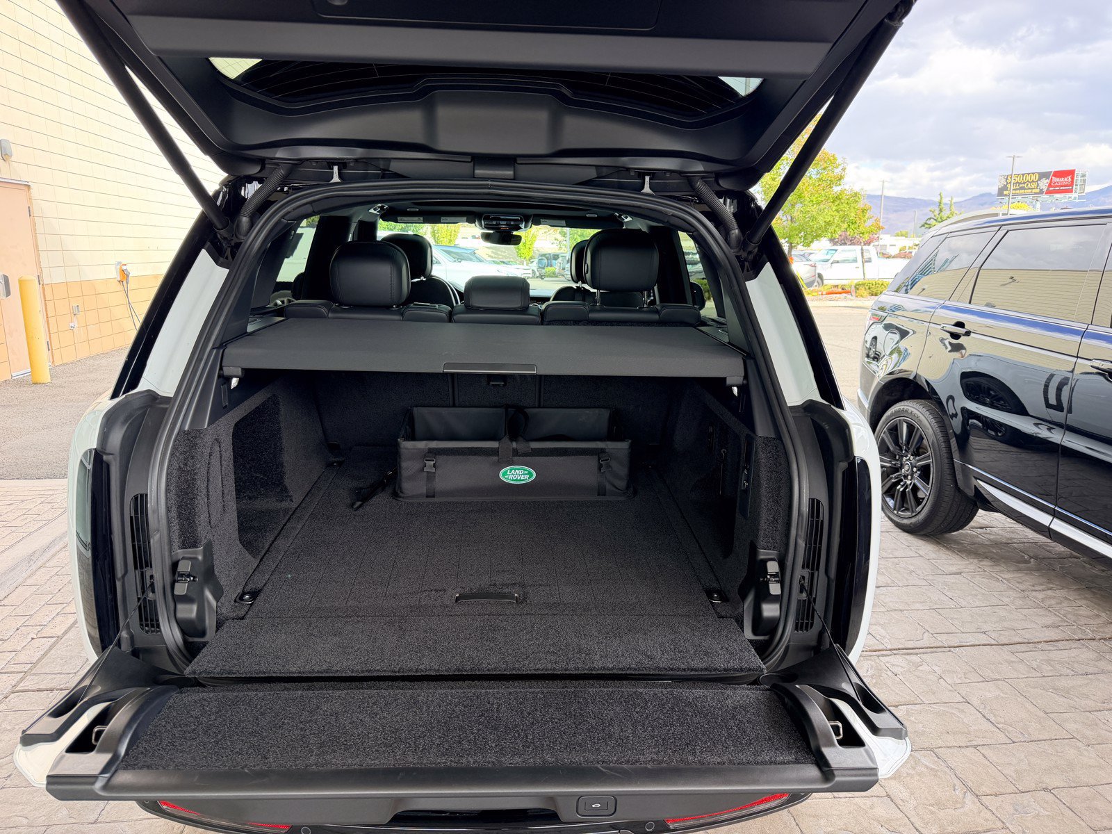Used 2025 Land Rover Range Rover SE AWD/4WD image 29
