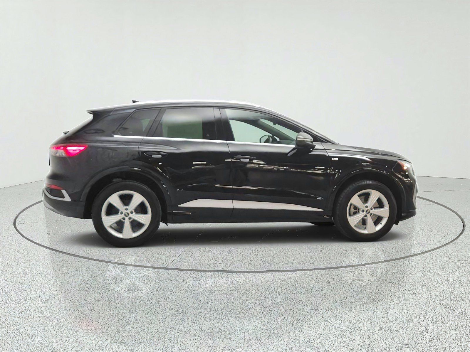 Used 2023 Audi Q4 e-tron Premium w/ Convenience Package AWD/4WD image 4