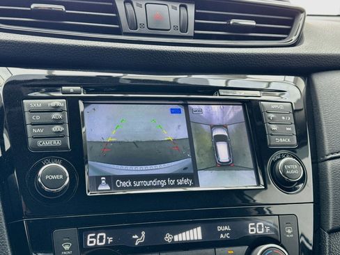 Used 2017 Nissan Rogue SV w/ SV Premium Package FWD image 10