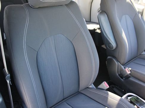 Used 2023 Chrysler Voyager LX FWD image 15
