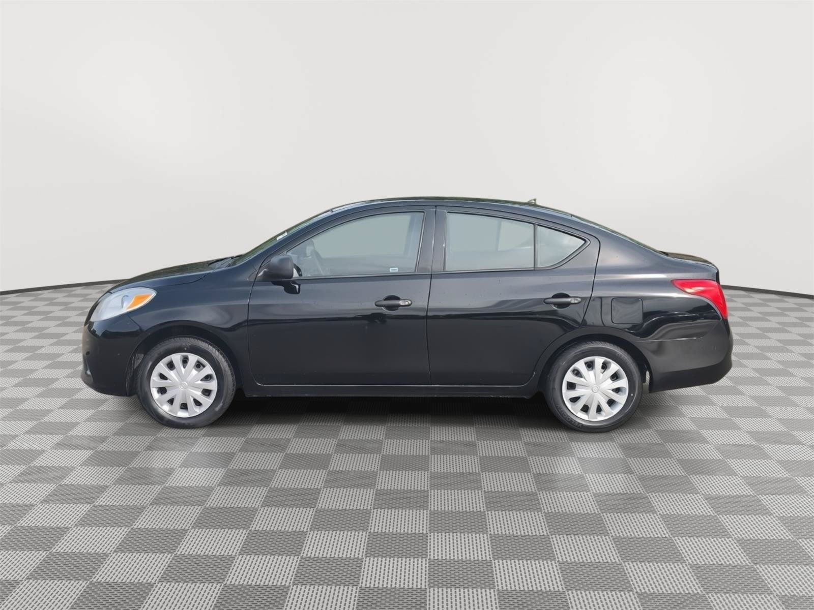 Used 2013 Nissan Versa S FWD image 5