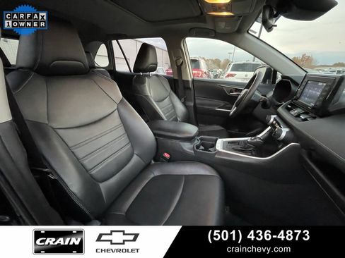 Used 2021 Toyota RAV4 XLE Premium image 31