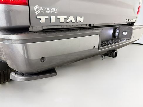 Used 2022 Nissan Titan SV w/ Accessory Utility Package image 33