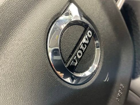Certified 2024 Volvo XC40 B5 Plus w/ Climate Package image 44
