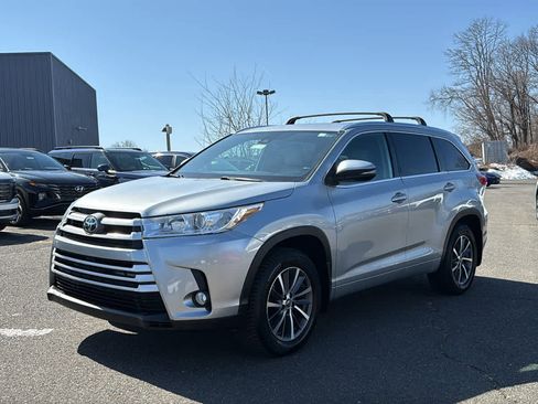 Used 2018 Toyota Highlander XLE image 3