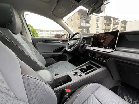 New 2026 Volkswagen Tiguan SE AWD/4WD image 19