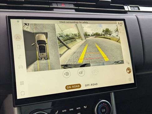 Used 2023 Land Rover Range Rover SE AWD/4WD image 13