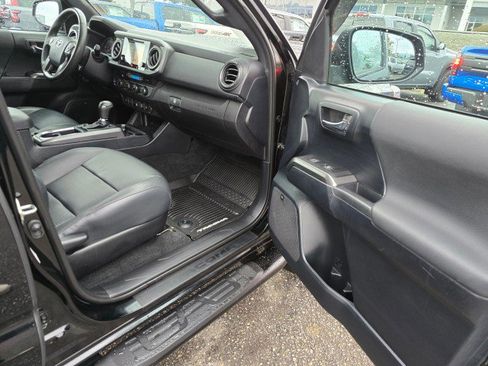 Used 2019 Toyota Tacoma TRD Sport AWD/4WD image 10