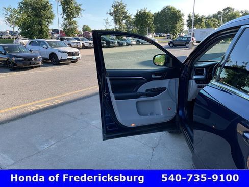 Used 2015 Toyota Highlander Limited AWD/4WD image 15