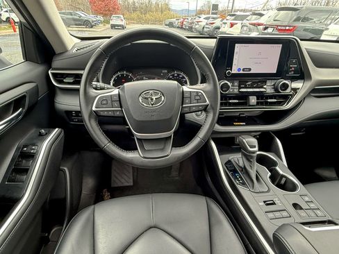 Used 2023 Toyota Highlander XLE image 30