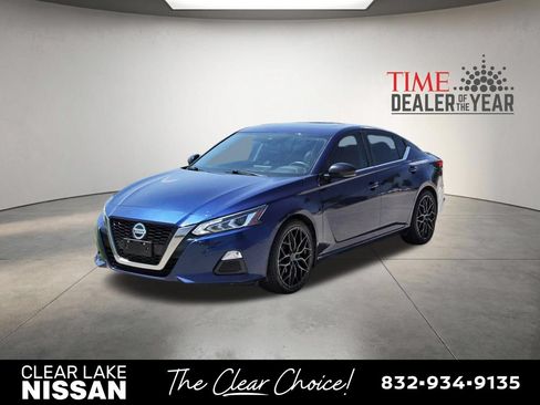 Used 2020 Nissan Altima 2.5 SR w/ Premium Package FWD image 3