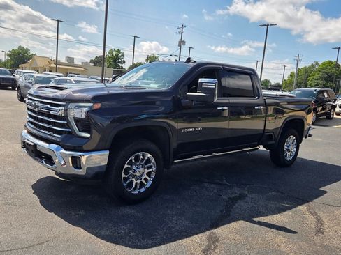 Used 2024 Chevrolet Silverado 2500 LTZ w/ LTZ Premium Package AWD/4WD image 3