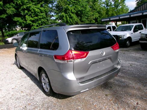 Used 2011 Toyota Sienna LE FWD image 10