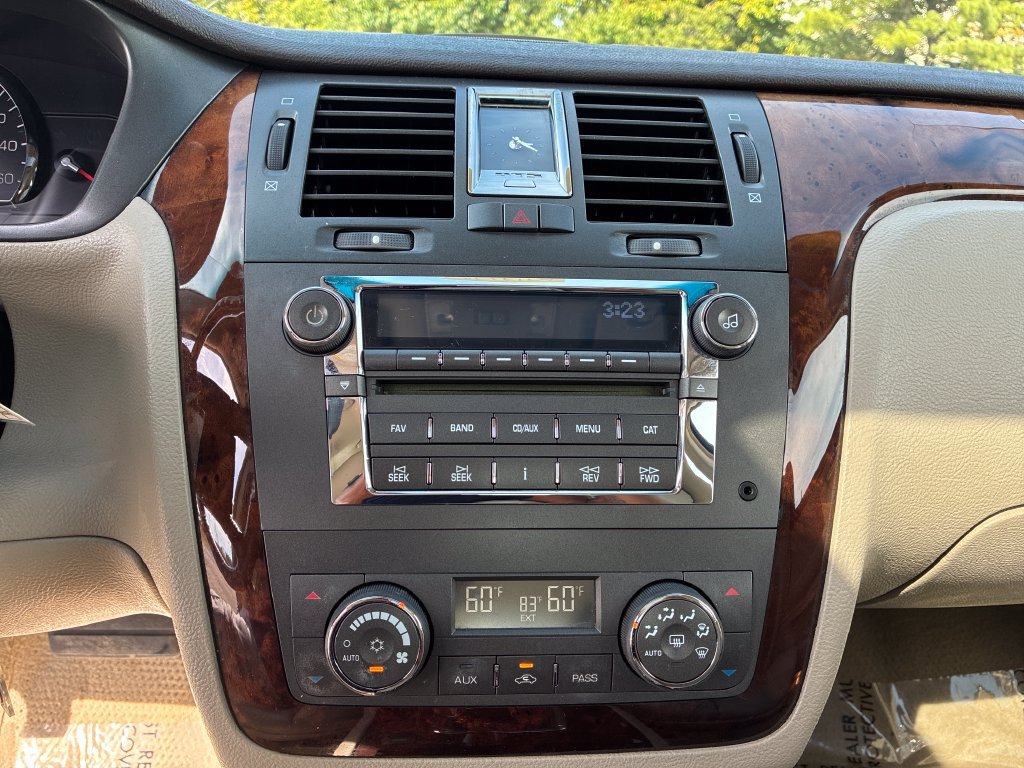 Used 2011 Cadillac DTS Luxury FWD image 15