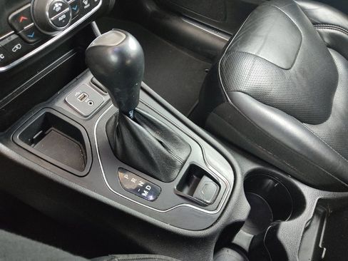 Used 2019 Jeep Cherokee High Altitude FWD image 26