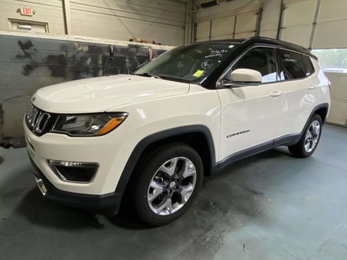 Used 2018 Jeep Compass Limited AWD/4WD image 3