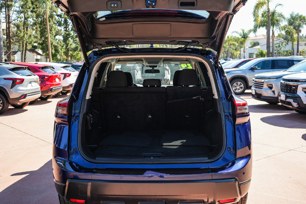 Used 2024 Nissan Rogue SV FWD image 24