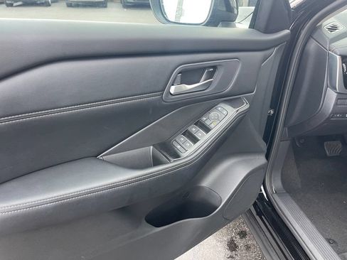 Used 2026 Nissan Rogue SL FWD image 11