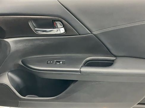 Used 2013 Honda Accord Touring image 22
