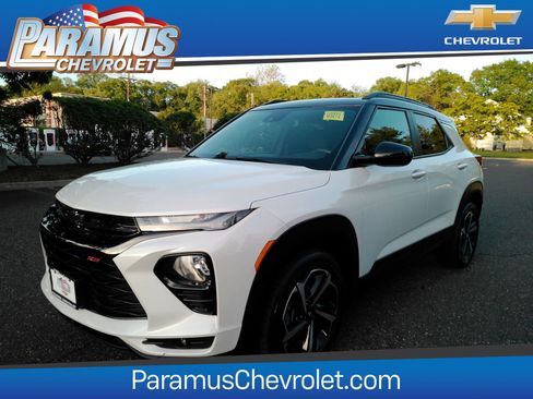 Used 2023 Chevrolet TrailBlazer RS w/ Sun and Liftgate Package AWD/4WD image 1