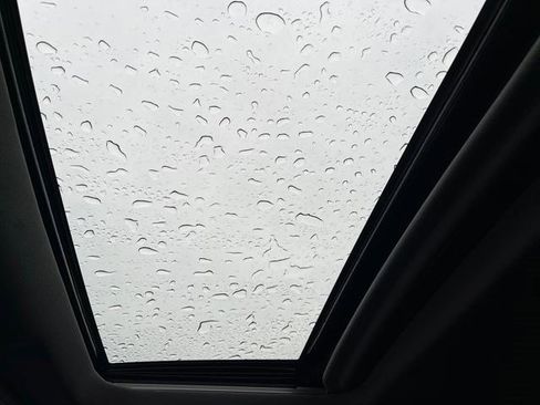 Certified 2022 GMC Sierra 1500 SLT w/ SLT Convenience Package image 18