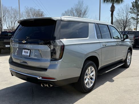 Used 2025 Chevrolet Suburban Premier image 5