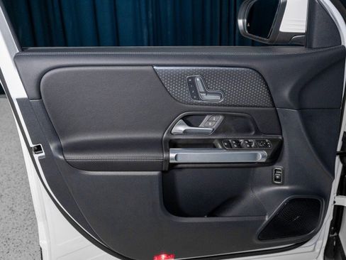 New 2026 Mercedes-Benz GLB 250 image 12