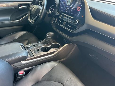 Used 2022 Toyota Highlander Platinum AWD/4WD image 17