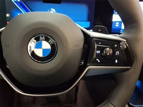 Used 2025 BMW 530i xDrive w/ Premium Package image 24