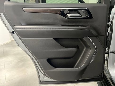 Used 2025 Chevrolet Tahoe LT image 15